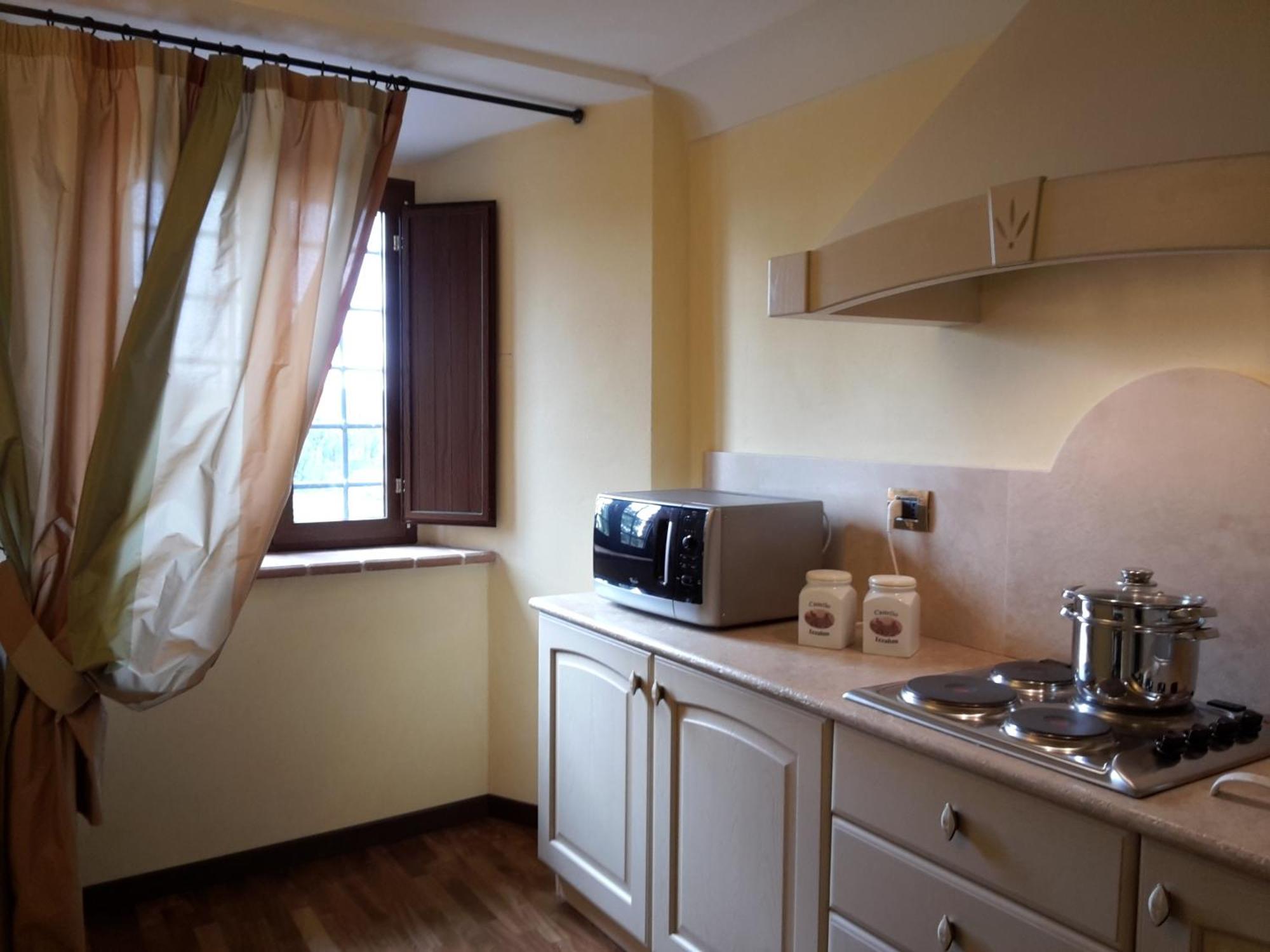 Castello Izzalini Todi Resort Стая снимка