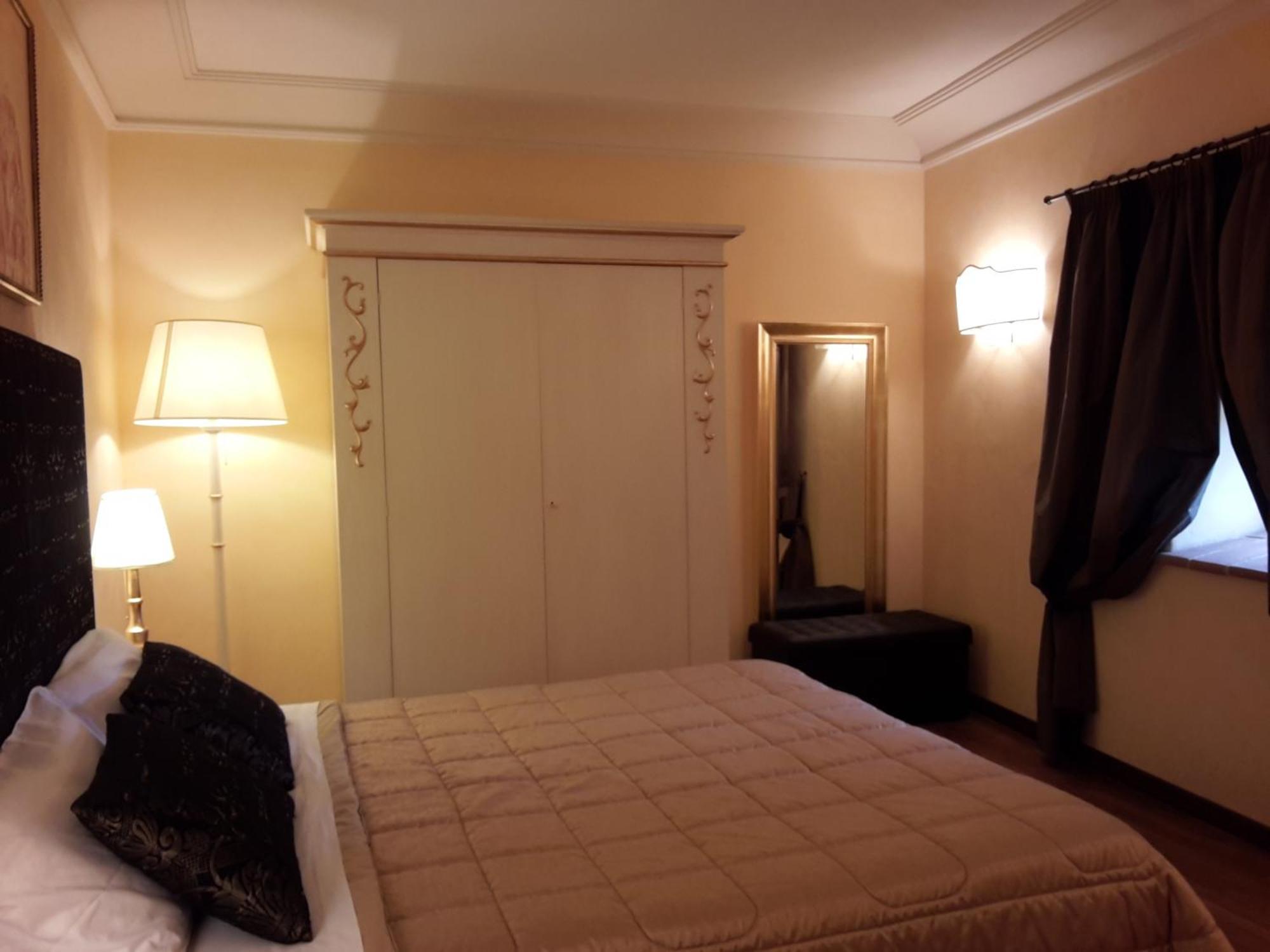 Castello Izzalini Todi Resort Стая снимка