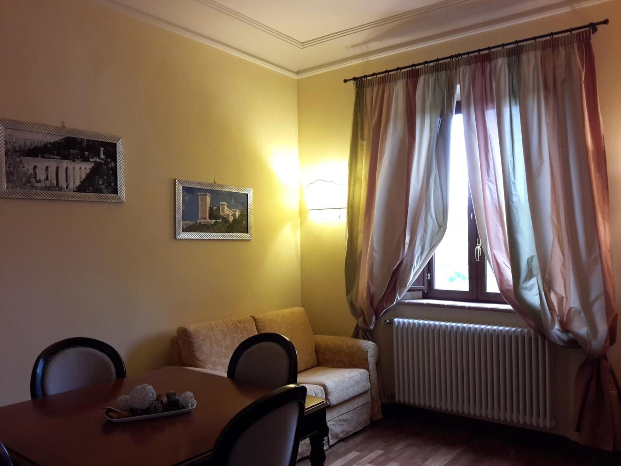 Castello Izzalini Todi Resort Стая снимка