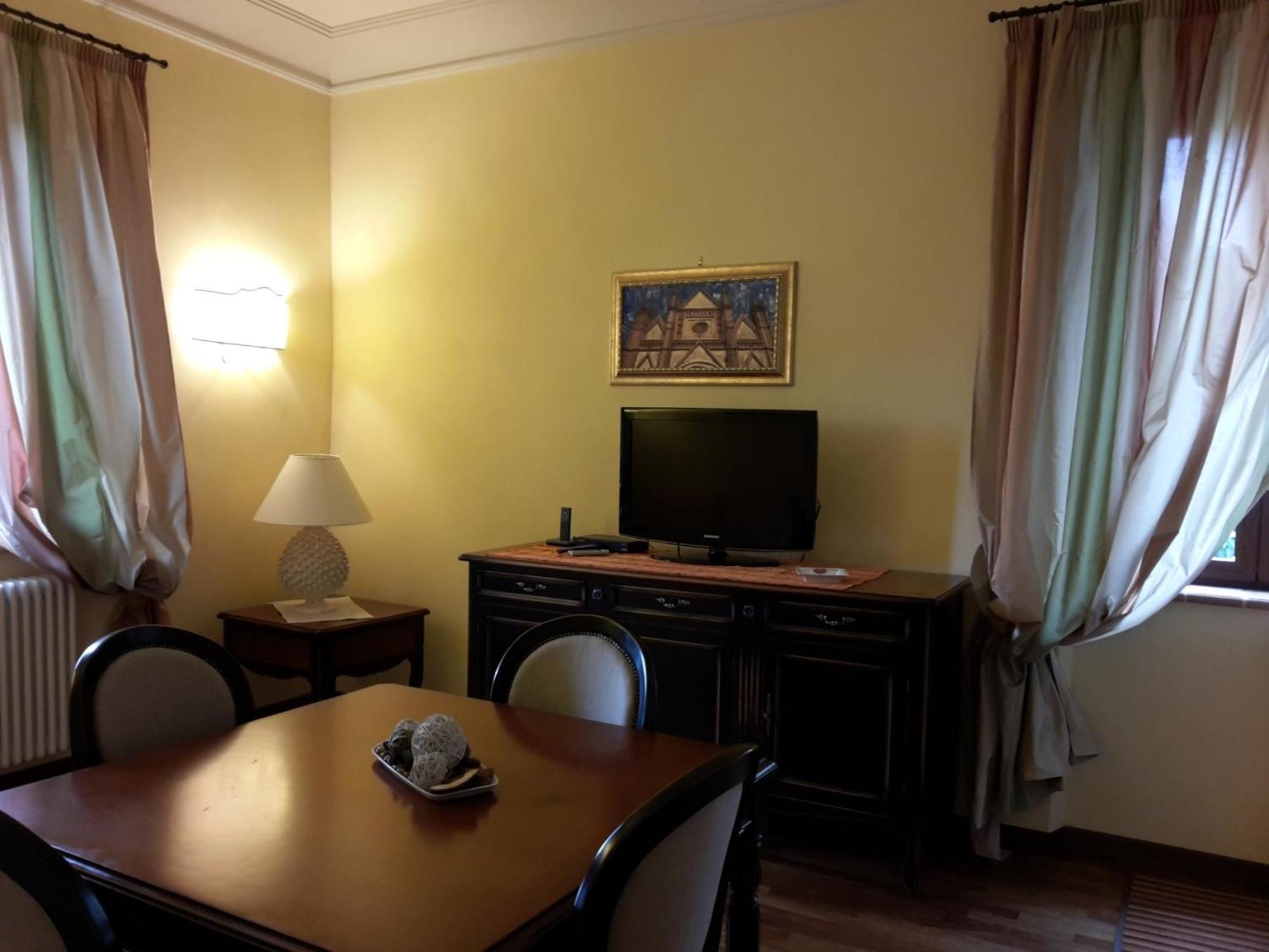 Castello Izzalini Todi Resort Стая снимка