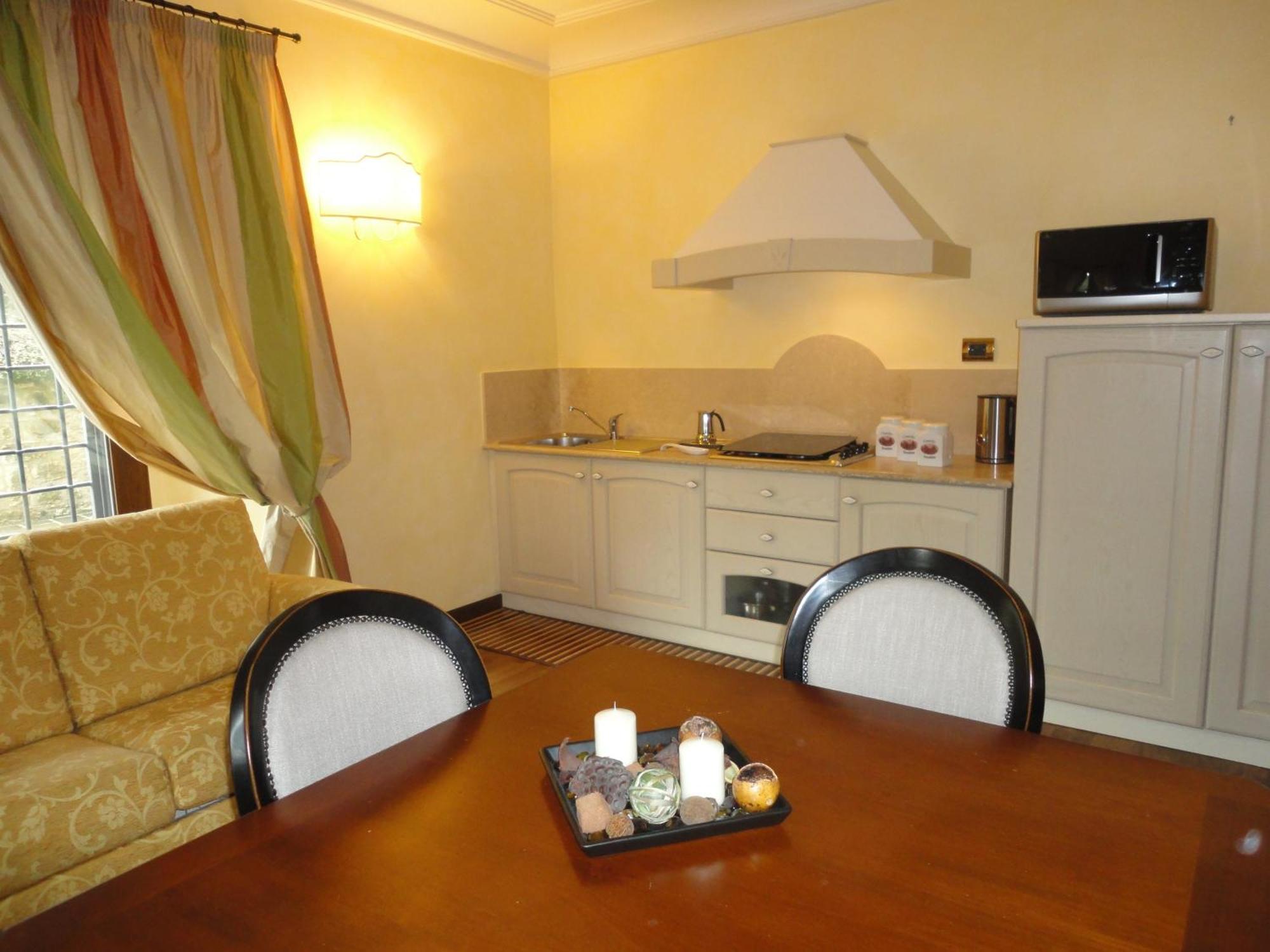 Castello Izzalini Todi Resort Стая снимка