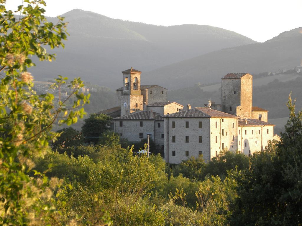 Castello Izzalini Todi Resort Екстериор снимка